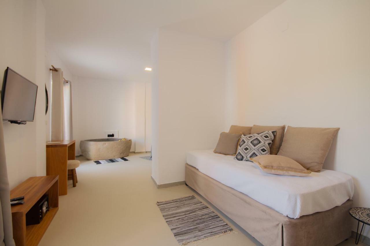 Olive Grove Suites Boutique Hotel โมไรตีกา ภายนอก รูปภาพ