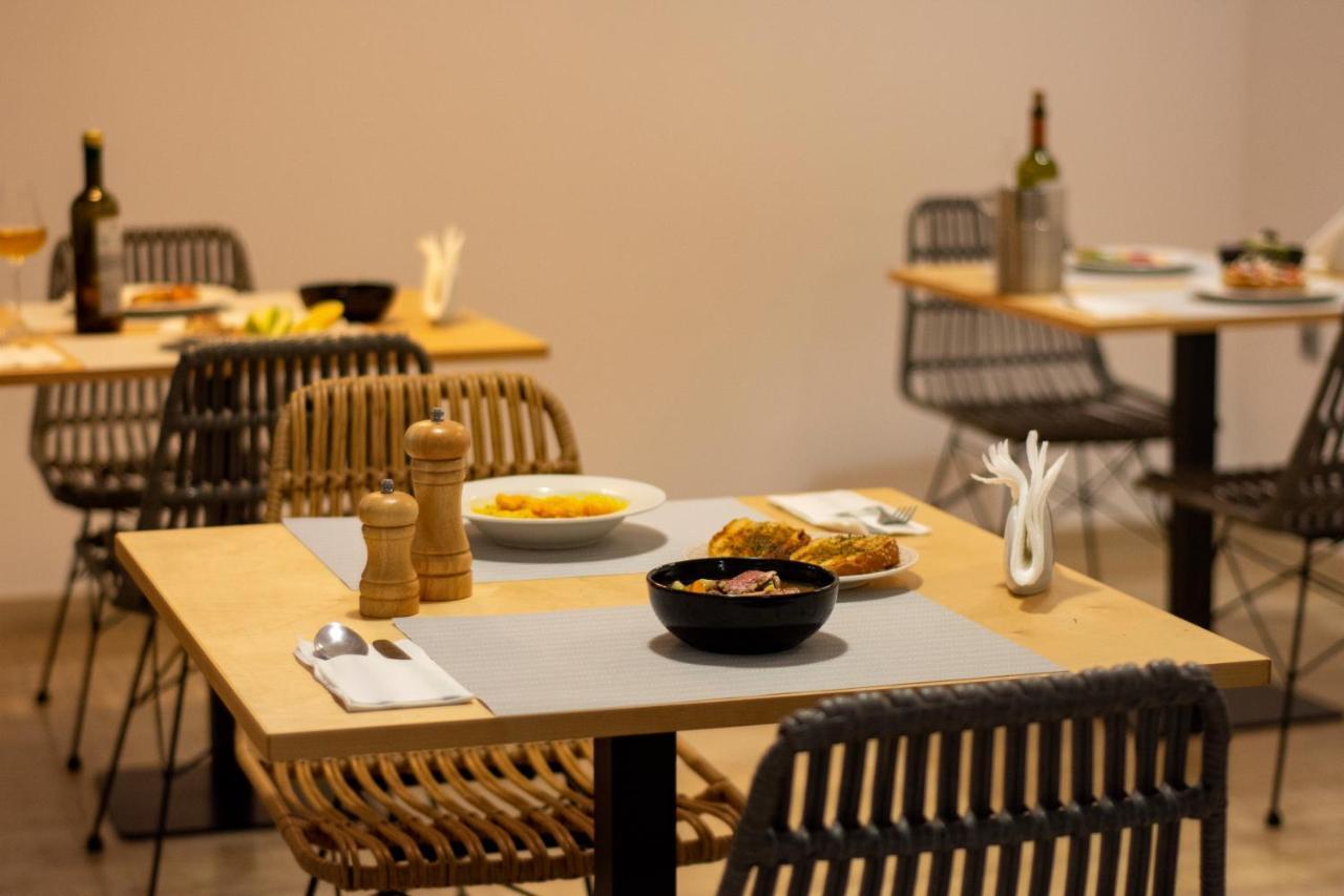 Olive Grove Suites Boutique Hotel โมไรตีกา ภายนอก รูปภาพ